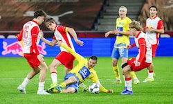 Johannes Moser (re.) leitete das 1:0 ein.
