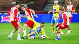 Johannes Moser (re.) leitete das 1:0 ein.