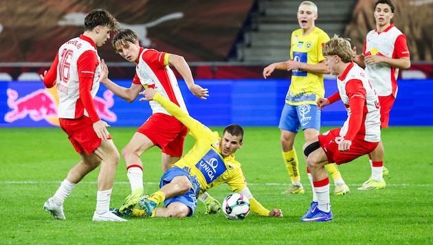 Johannes Moser (re.) leitete das 1:0 ein.