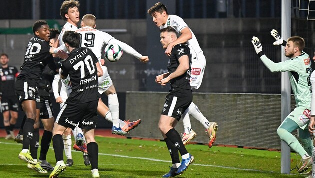 Von Jan Stefanons Rücken fand der Ball den Weg ins Klagenfurter Tor.