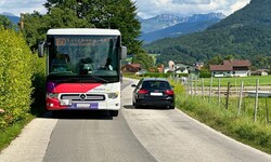 Die Alte Bundesstraße sei zu eng für den Lieferverkehr zur geplanten Deponie, kritisieren ...
