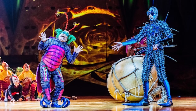 Kunterbunte Kostüme und atemberaubende Akrobatik in „Ovo“: So kennt man den Cirque du Soleil.