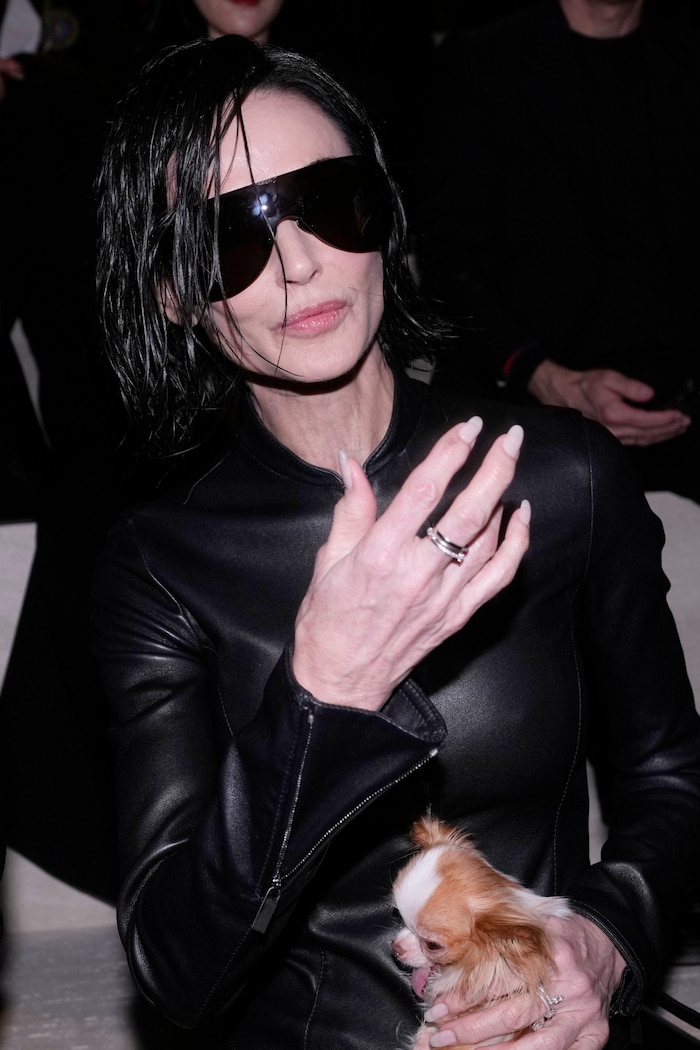 Demi Moore hat sich von ihrer langen Mähne getrennt und sorgte damit für ein Blitzlichtgewitter ...