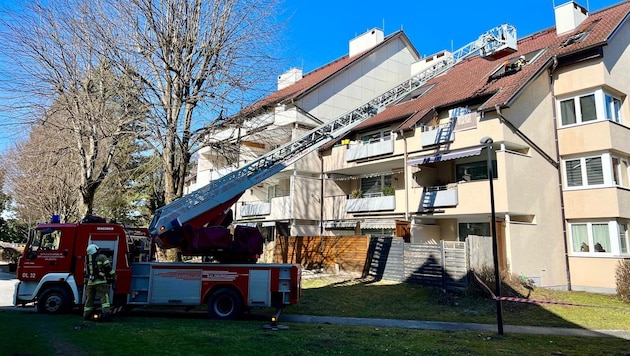 Die Drehleiter der Feuerwehr war im Einsatz.