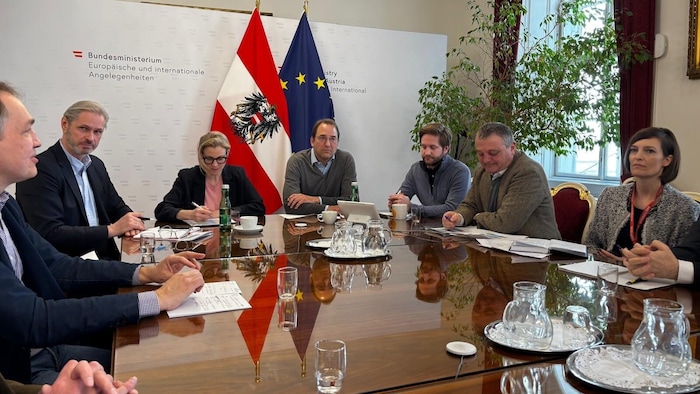 Aus dem BMEIA Krisenstab am Samstag.