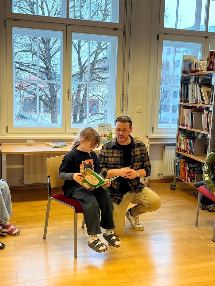 Vorlesen üben mit Christian.