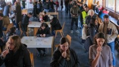 Hunderte potenzielle Lebensretter ließen sich am Samstagvormittag in Pasching typisieren.