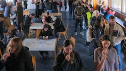 Hunderte potenzielle Lebensretter ließen sich am Samstagvormittag in Pasching typisieren.