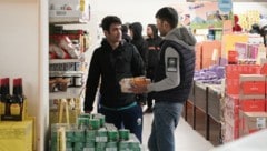 In OÖ kaufen Asylwerber und Ukrainer mit der „Sozialkarte“ ein.