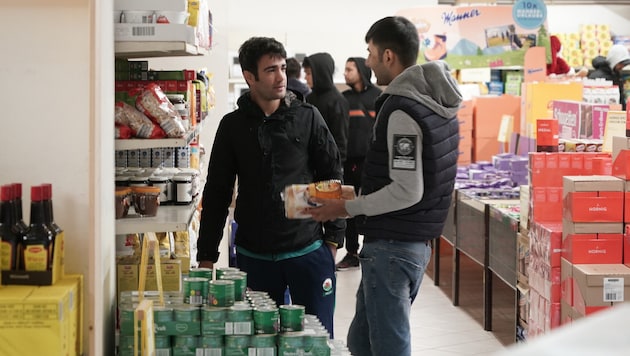 In OÖ kaufen Asylwerber und Ukrainer mit der „Sozialkarte“ ein.