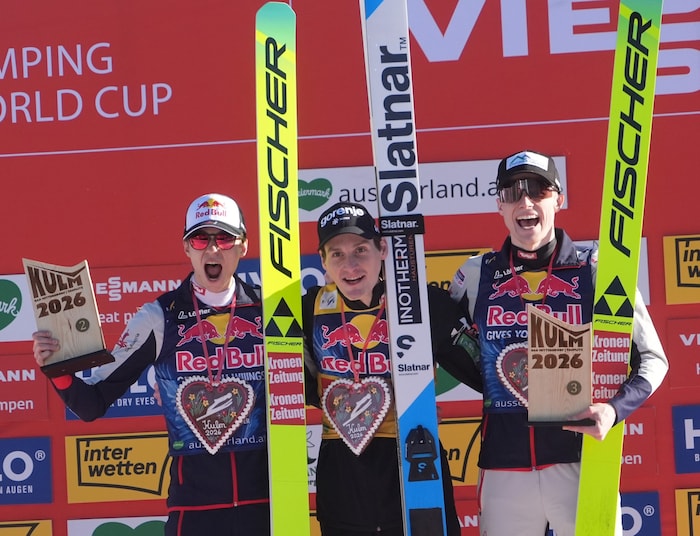 Stephan Embacher, Domen Prevc und Jonas Schuster (v.l.n.r.)