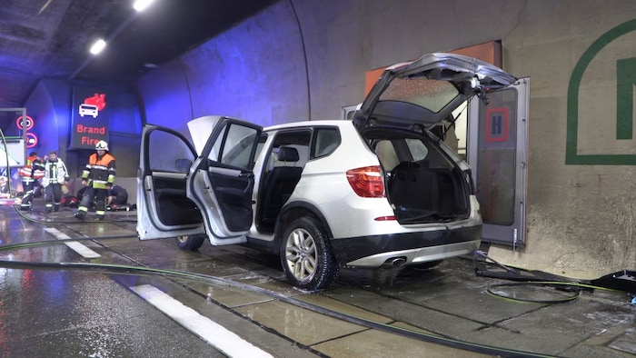 Das abgestellte Auto im Pfändertunnel