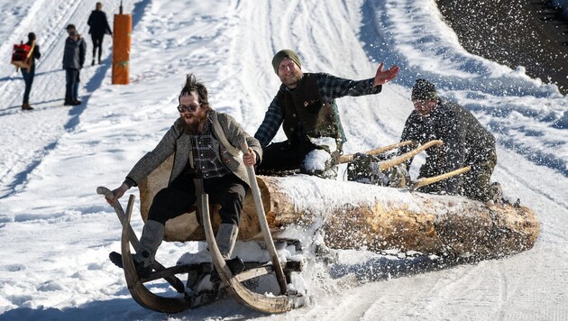 Alte, schwer beladene Ziachschlitten zu steuern, ist ein Kraftakt.