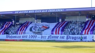 Die Fans von Austria Salzburg freuen sich auf das Duell mit dem FC Liefering am Freitag.