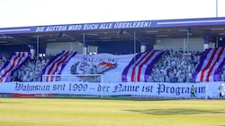 Die Fans von Austria Salzburg freuen sich auf das Duell mit dem FC Liefering am Freitag.