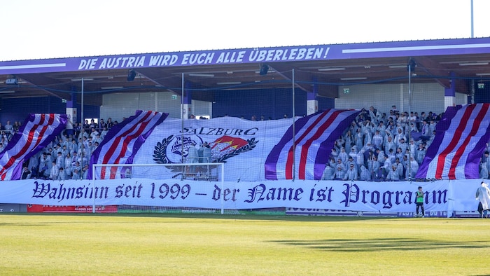 Die Austria bot zum Auftakt eine tolle Choreo.