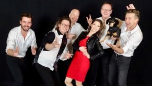 Hans Bayer (3. v. li.) sagt adieu. Franky Wild (2. v. li.) und die Band hoffen auf Nachfolge.