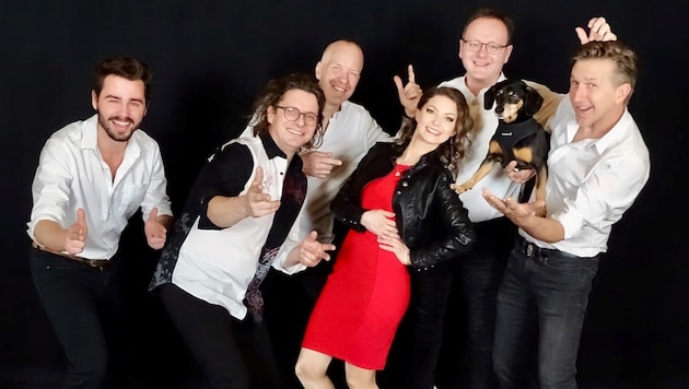 Hans Bayer (3. v. li.) sagt adieu. Franky Wild (2. v. li.) und die Band hoffen auf Nachfolge.