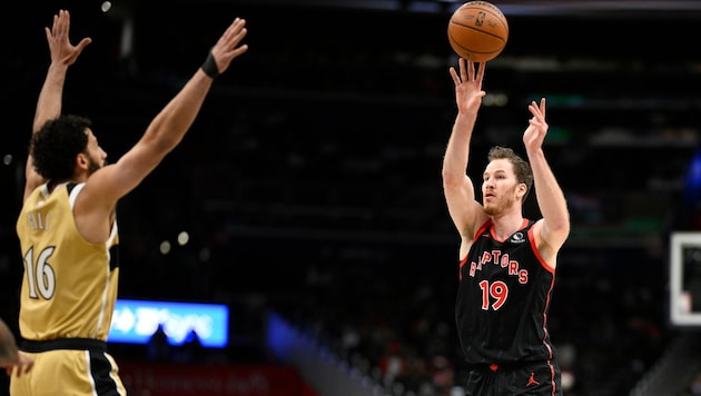 Jakob Pöltl (re.) lieferte gegen Washington ab.