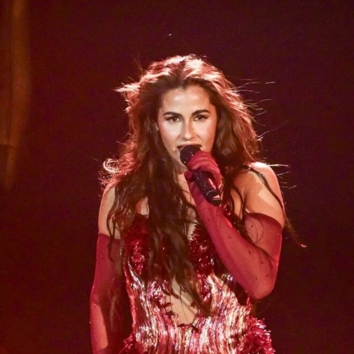 Die heiße Bühnenshow passte zum Song „Fire“.