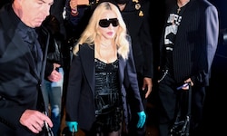 Madonna heizte Mailand im sexy Bustierkleid Mailand ein. Die Sängerin war Stargast der Schau von ...