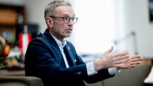 Ganze 35% würden in aktuellen Umfragen Herbert Kickl ihre Stimme geben.