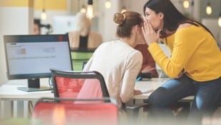 .shock - stock.adobe.com Lästern gehört im Büro fast schon zum guten Ton.