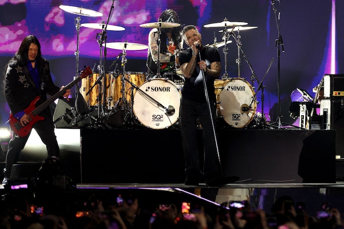 Robbie Williams performte „No More Tears“.