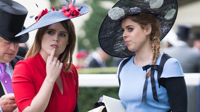 Prinzessin Eugenie (.). und Prinzessin Beatrice (r.) besuchen ihre Mutter Sarah Ferguson in ...