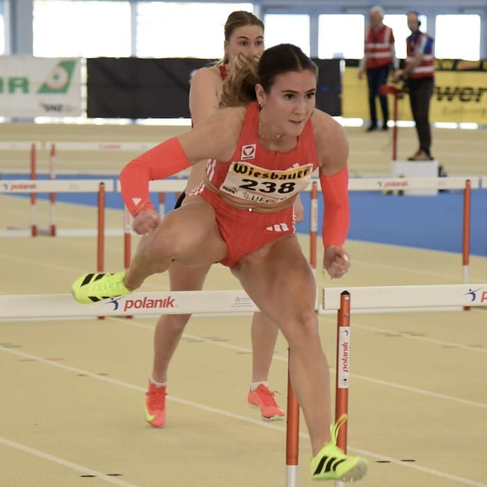 Karin Strametz holt Hürden-Gold.