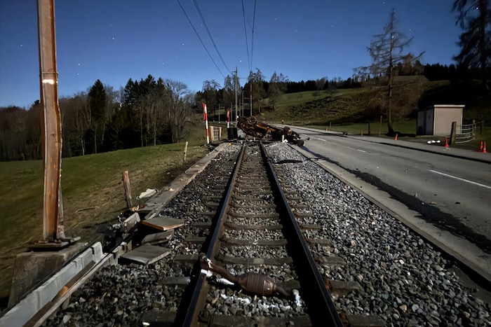Die Bahnstrecke wurde unterbrochen.