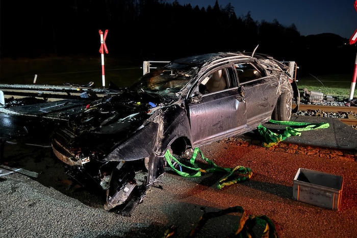 Der Bolide wurde wieder aufgestellt.