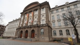 Die Innsbrucker Hauptuni.
