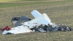 Der Pilot verlor die Kontrolle über den Flieger und krachte wohl ungebremst mit der Flugzeugnase ...