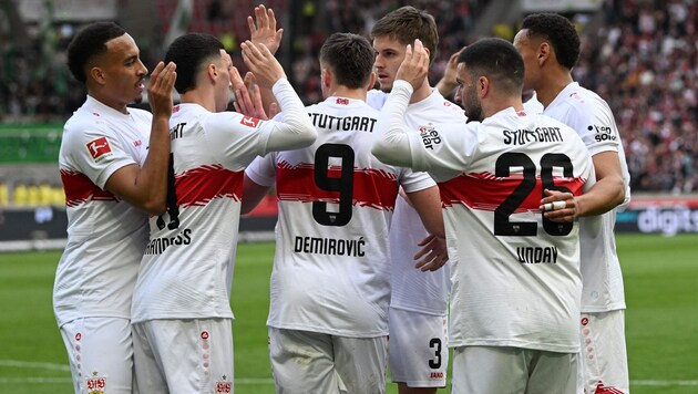 Stuttgart führt gegen Wolfsburg.