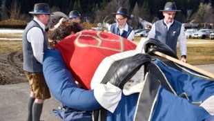 Der Ramingsteiner Samson wurde zum 60-Jahr-Fest ausgeführt – inklusive Ehrentanz