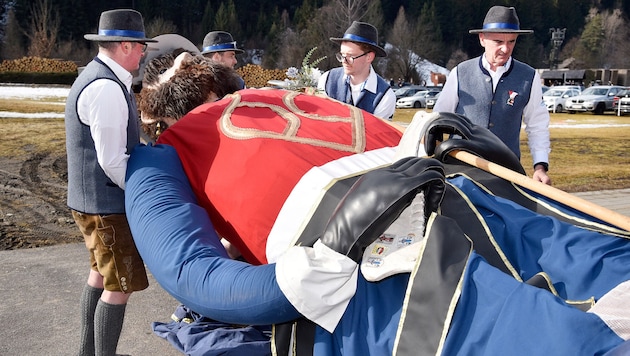 Der Ramingsteiner Samson wurde zum 60-Jahr-Fest ausgeführt – inklusive Ehrentanz