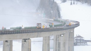 Verkehrs-Landesrat René Zumtobel (SPÖ) kämpft seit 2022 für die Aufnahme von Abfahrverboten in ...