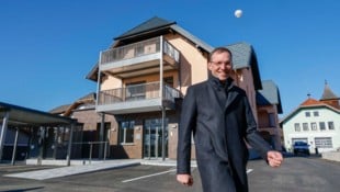 Ortschef Altendorfer freut sich über neue Wohnungen und Arztpraxen.