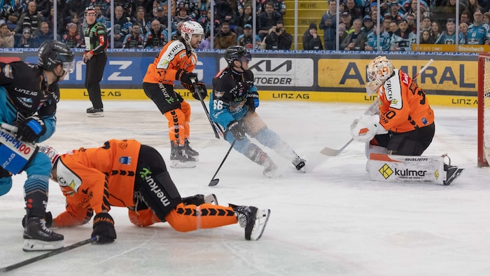 Elf der zwölf Schüsse von Linz konnte 99ers-Goalie Maxime Lagace entschärfen.