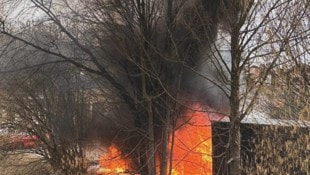 Lichterloh brannte der Müllcontainer. 