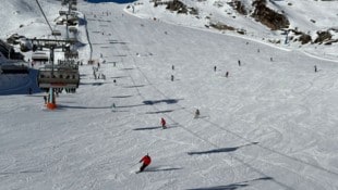 Der Unfall ereignete sich im Skigebiet Hochzillertal auf einer roten Piste (Symbolfoto). 