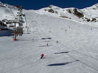 Der Unfall ereignete sich im Skigebiet Hochzillertal auf einer roten Piste (Symbolfoto). 
