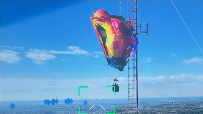 Trotz der beunruhigenden Situation seien die Insassen des Heißluftballons „ruhig und kooperativ“ ...