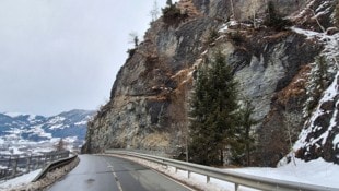 Wegen Arbeiten am Fels wird die Straße gesperrt. 