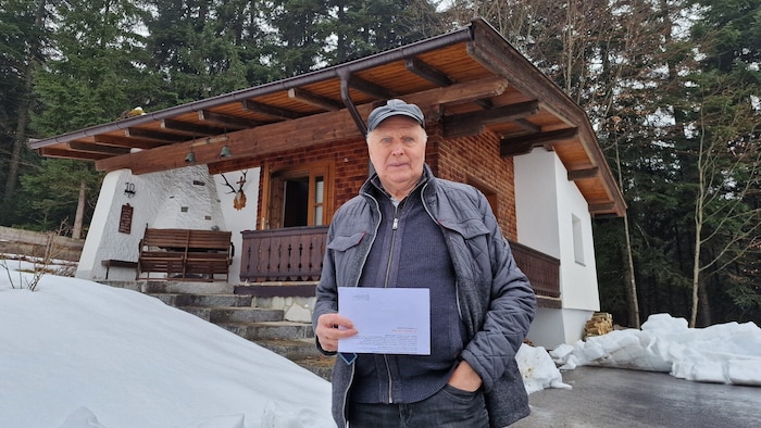 Luggi Hechenblaikner in front of his vacation home in idyllic Wörgl, where taxes on the small ...