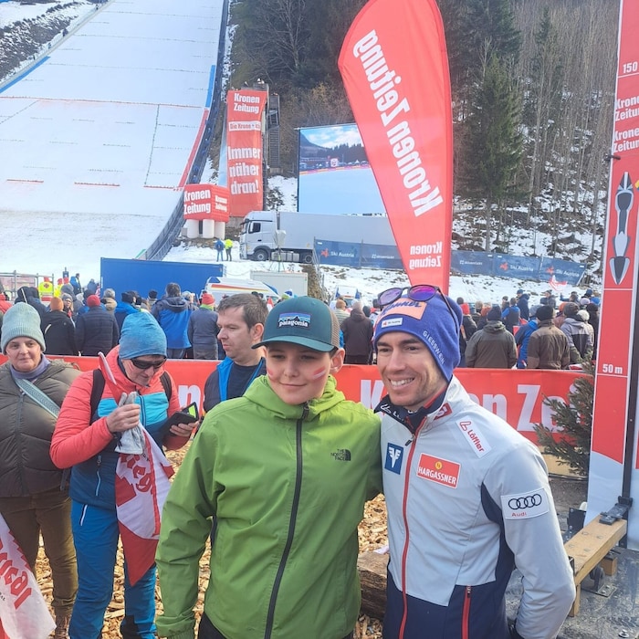 Neben Manuel Fettner war auch Stefan Kraft zu Besuch im „Krone Weltcup-Dorf“