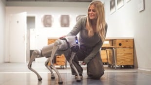 Ars Electronica Center 2026: „Gassi“ mit dem Roboterhund