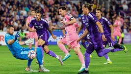 Lionel Messi (M.) war im Florida-Derby mit zwei Toren und einem Assist Miamis Matchwinner.