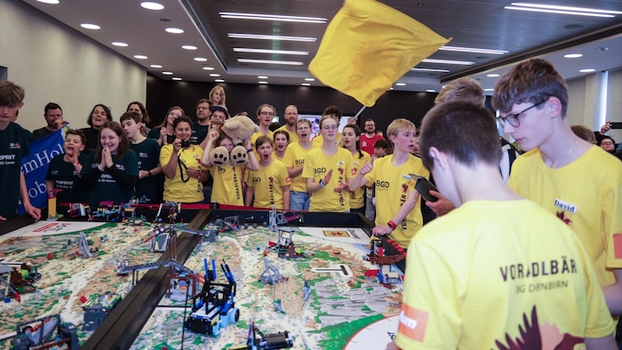 Insgesamt traten 190 Jugendliche mit 18 Teams beim Finale im BFI Innsbruck an.